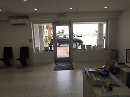 Arya Blu Inn & Suites