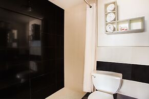 Arya Blu Inn & Suites