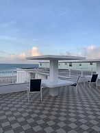 Arya Blu Inn & Suites