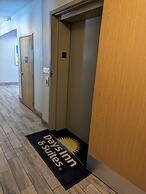 Days Inn & Suites by Wyndham Castle Rock