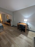 Days Inn & Suites by Wyndham Castle Rock