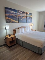 Days Inn & Suites by Wyndham Castle Rock