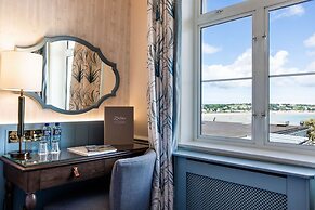 Somerville Hotel