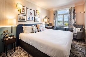 Somerville Hotel