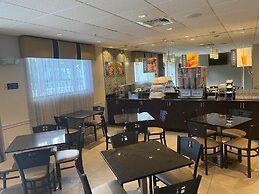 Days Inn & Suites by Wyndham Bonita Springs North Naples