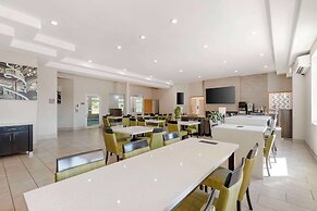 Best Western Plus Des Moines West Inn & Suites