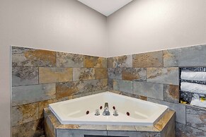 Best Western Plus Des Moines West Inn & Suites