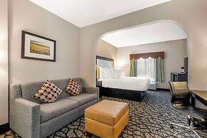 Best Western Plus Des Moines West Inn & Suites