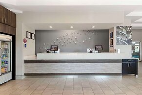 Best Western Plus Des Moines West Inn & Suites