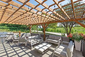 Best Western Plus Des Moines West Inn & Suites