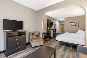 Best Western Plus Des Moines West Inn & Suites