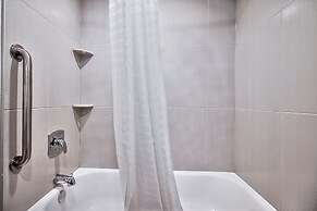 Comfort Inn And Suites South