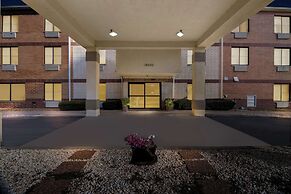 Comfort Inn & Suites near Tinley Park Amphitheater