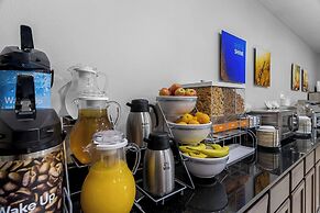 Comfort Inn & Suites near Tinley Park Amphitheater