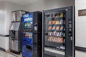 Quality Inn & Suites I-35 E / Walnut Hill
