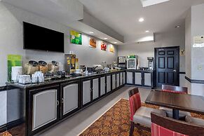 Quality Inn & Suites I-35 E / Walnut Hill