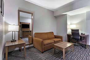 Quality Inn & Suites I-35 E / Walnut Hill
