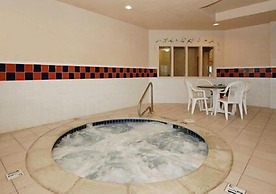 Quality Inn & Suites I-35 E / Walnut Hill