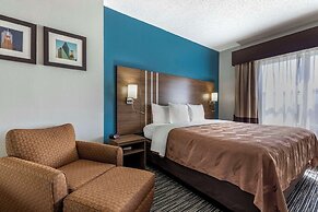 Quality Inn & Suites I-35 E / Walnut Hill