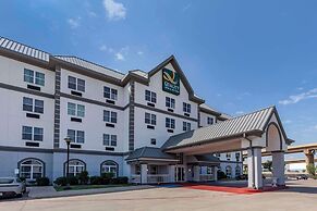 Quality Inn & Suites I-35 E / Walnut Hill