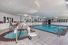 Quality Inn & Suites I-35 E / Walnut Hill