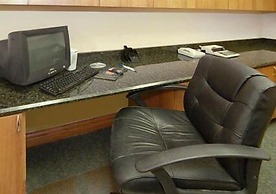 Quality Inn & Suites I-35 E / Walnut Hill