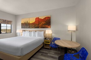 Days Inn & Suites by Wyndham Tucson/Marana
