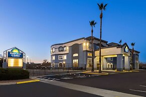 Days Inn & Suites by Wyndham Tucson/Marana