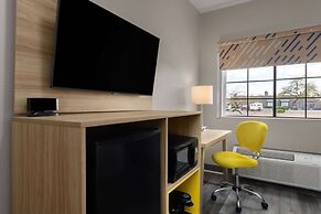 Days Inn & Suites by Wyndham Tucson/Marana
