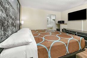 Super 8 by Wyndham Moss Point