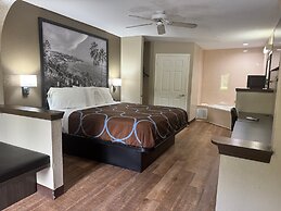 Super 8 by Wyndham Moss Point