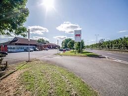 OYO Sunrise Hotel, A46 N Leicester