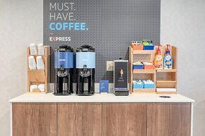 Holiday Inn Express & Suites Wadsworth by IHG