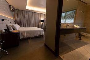 Master Porto Alegre Hotel - Av Carlos Gomes, Proximo Consulado America