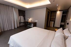 Master Porto Alegre Hotel - Av Carlos Gomes, Proximo Consulado America