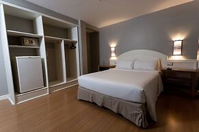 Master Porto Alegre Hotel - Av Carlos Gomes, Proximo Consulado America