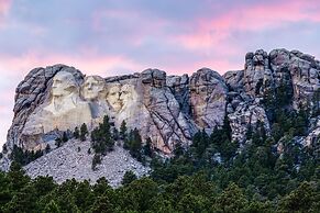 Comfort Inn & Suites Mt. Rushmore