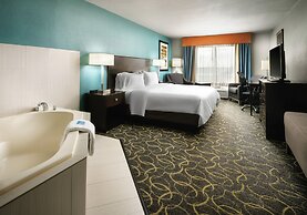 Holiday Inn Express & Suites DFW - Grapevine by IHG