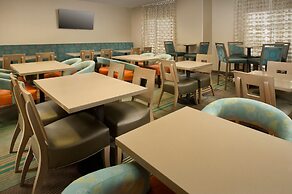 Holiday Inn Express & Suites DFW - Grapevine by IHG