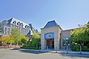 Holiday Inn Hotel & Suites North Vancouver by IHG