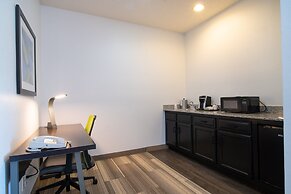 Holiday Inn Express Hotel & Suites Bedford by IHG