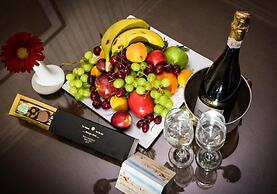 Seasons Hotel - Resort on The Beach