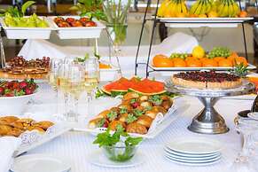 Seasons Hotel - Resort on The Beach