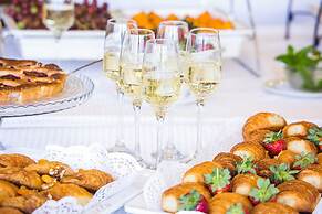 Seasons Hotel - Resort on The Beach