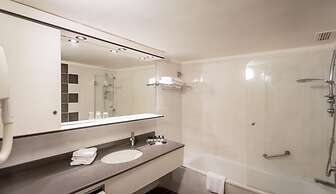 Seasons Hotel - Resort on The Beach