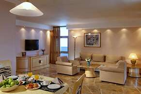 Seasons Hotel - Resort on The Beach