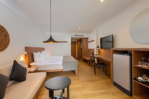 Kamala Beach Resort, A Sunprime Resort - Adults Only