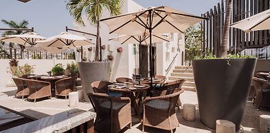 HS HOTSSON Hotel Acapulco