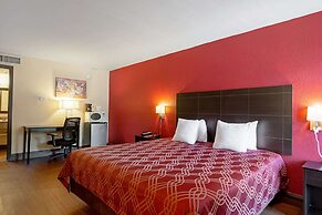 Econo Lodge Inn & Suites