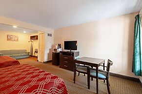 Econo Lodge Inn & Suites